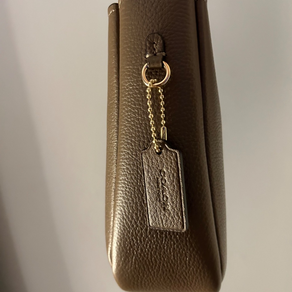 Coach - Picture 4 of 13